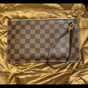 🤍LV neverfull mm pouch❣️light pink interior.